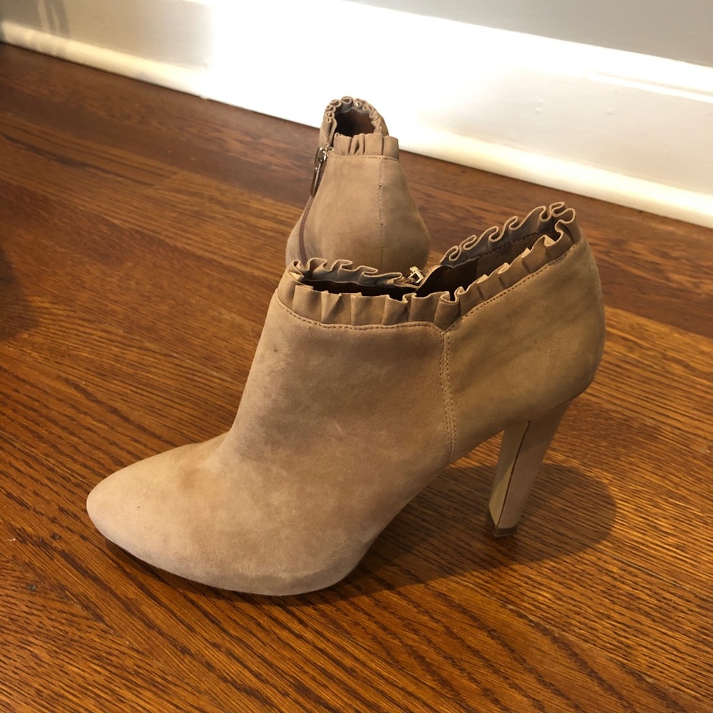 NEW: Banana Republic suede booties